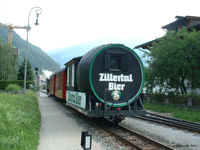 http://sites.estvideo.net/docspage/images/Zillertalbahn2003/Locos%20vapeur/Train%20vapeur%20avec%20wagon%20biere%20%E0%20Zell.jpg