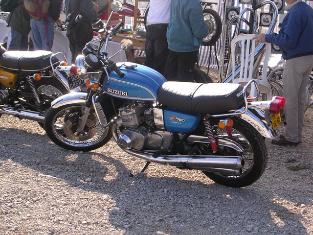 SUZUKI_GT_750